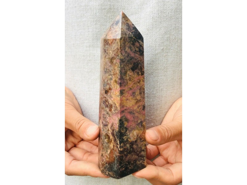 Rodonit obelisk, 700g, poludragi kamen, kristal